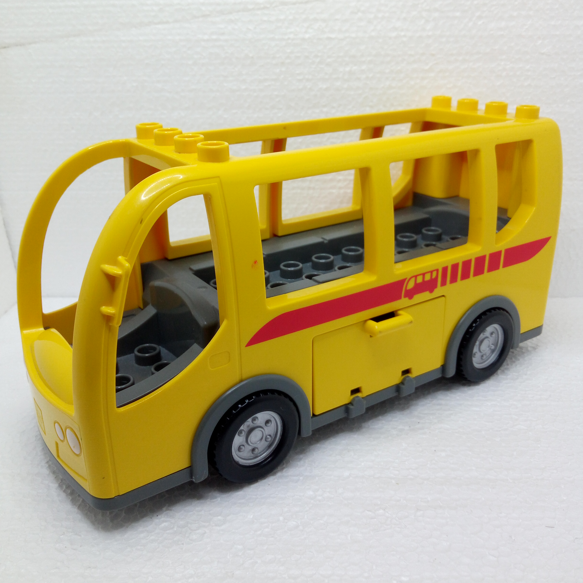 Autobusy, přívěsy pro koně / obytné