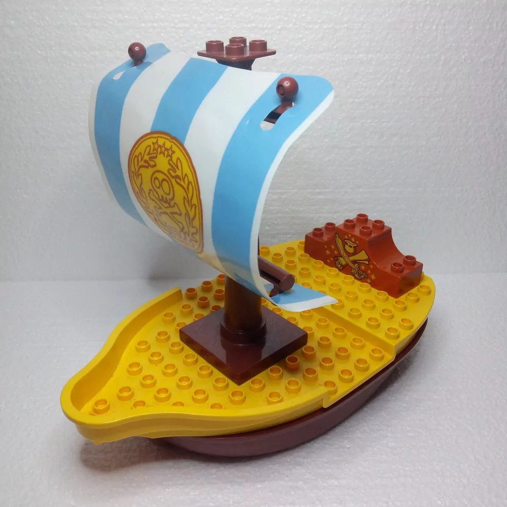 Lego® Duplo® Pirátská loď velká (Jake)