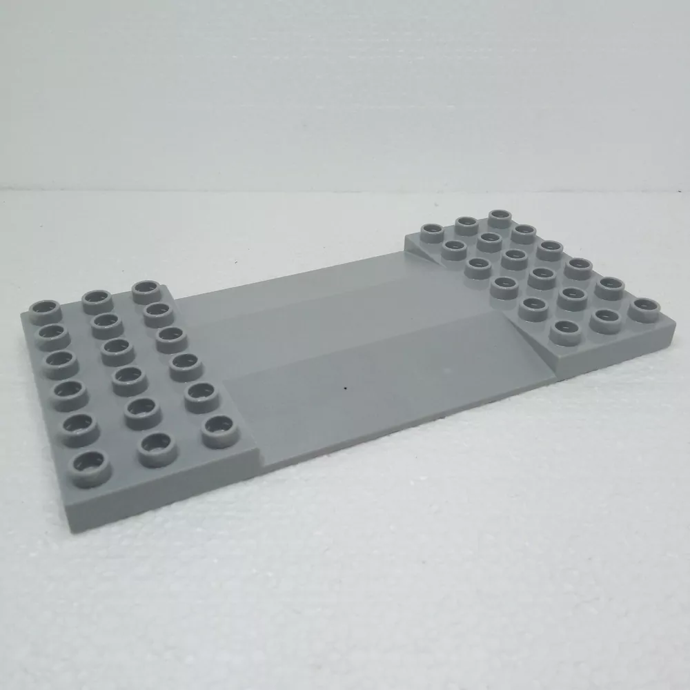 Lego® Duplo® Podložka 6x12 světle šedá s přejezdem