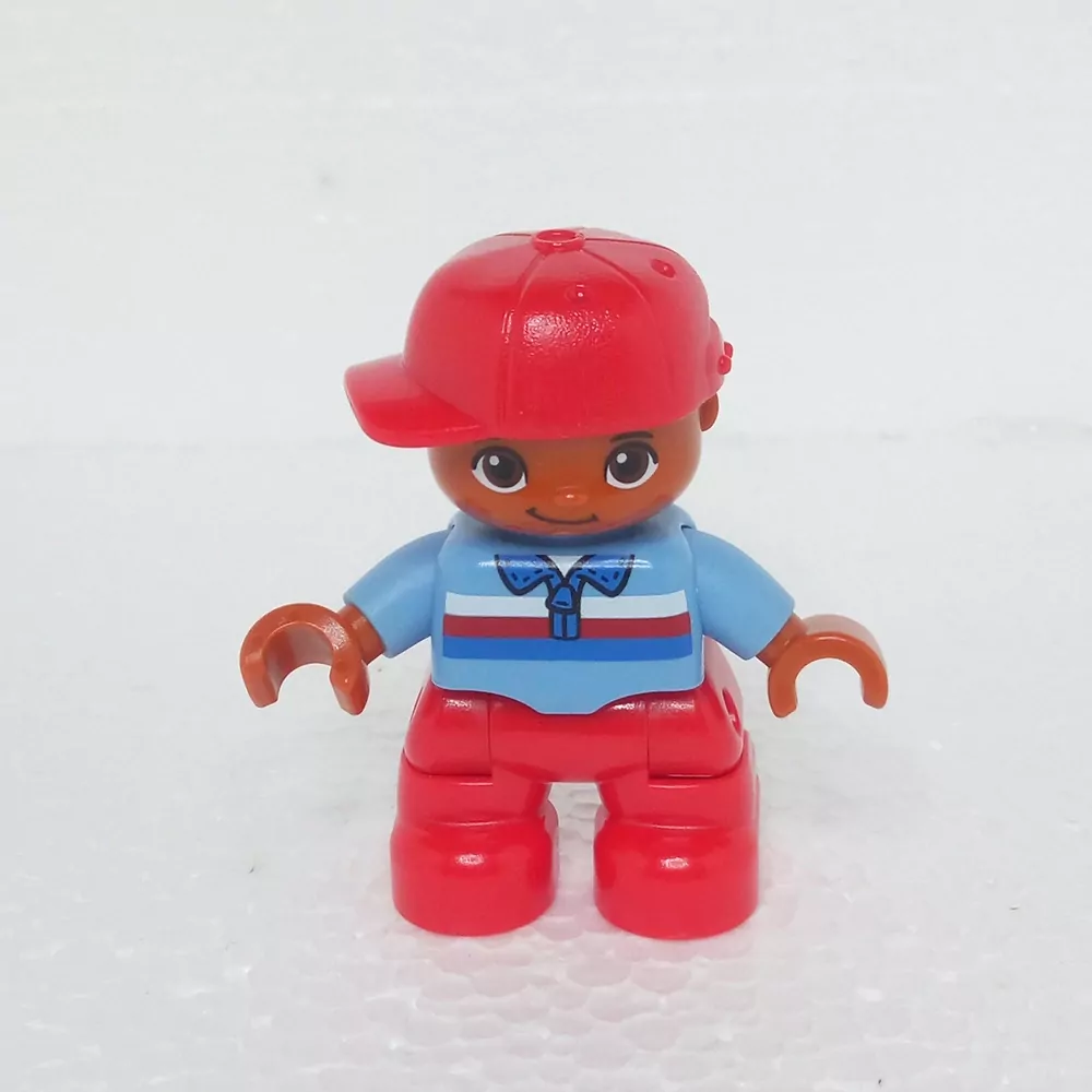 Lego® Duplo® Panáček Dítě Chlapeček červená kšiltovka