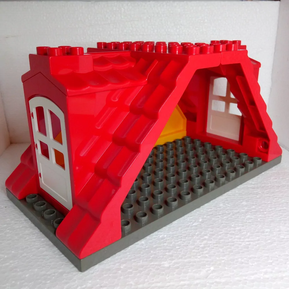 Lego® Duplo® Střecha s dveřmi červená (žlutá zadní stěna)
