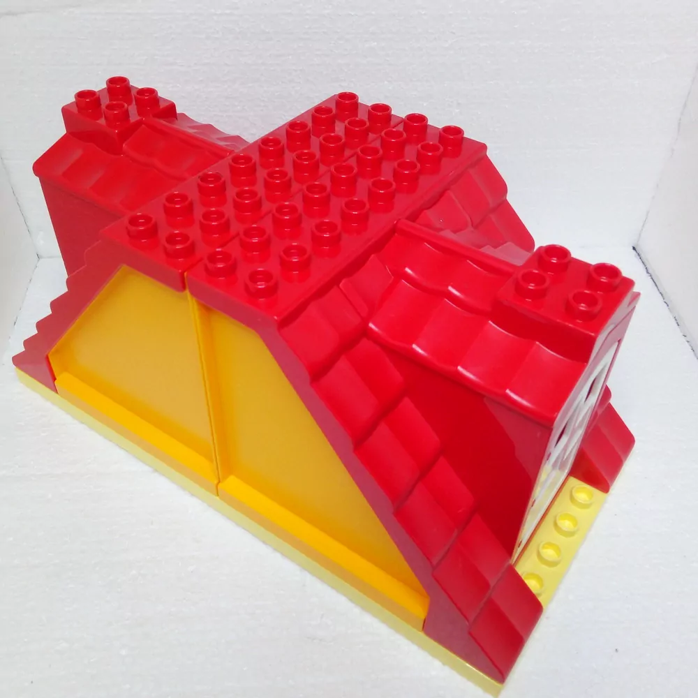Lego® Duplo® Podkroví červené (žlutá stěna) 8x16
